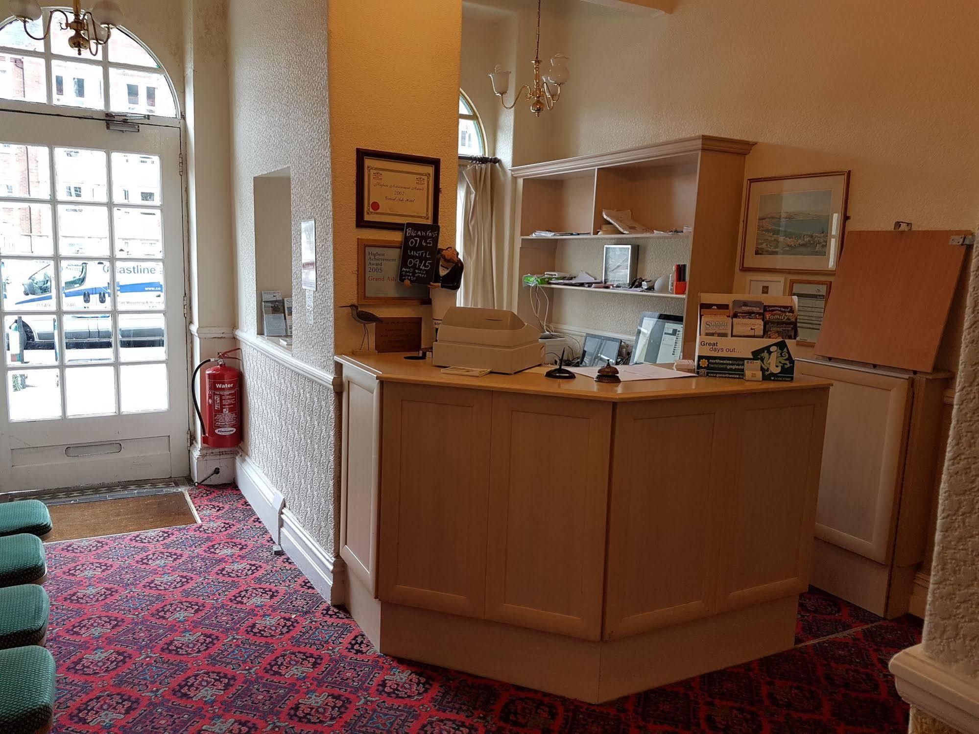 Grand Ash Hotel Llandudno Eksteriør billede